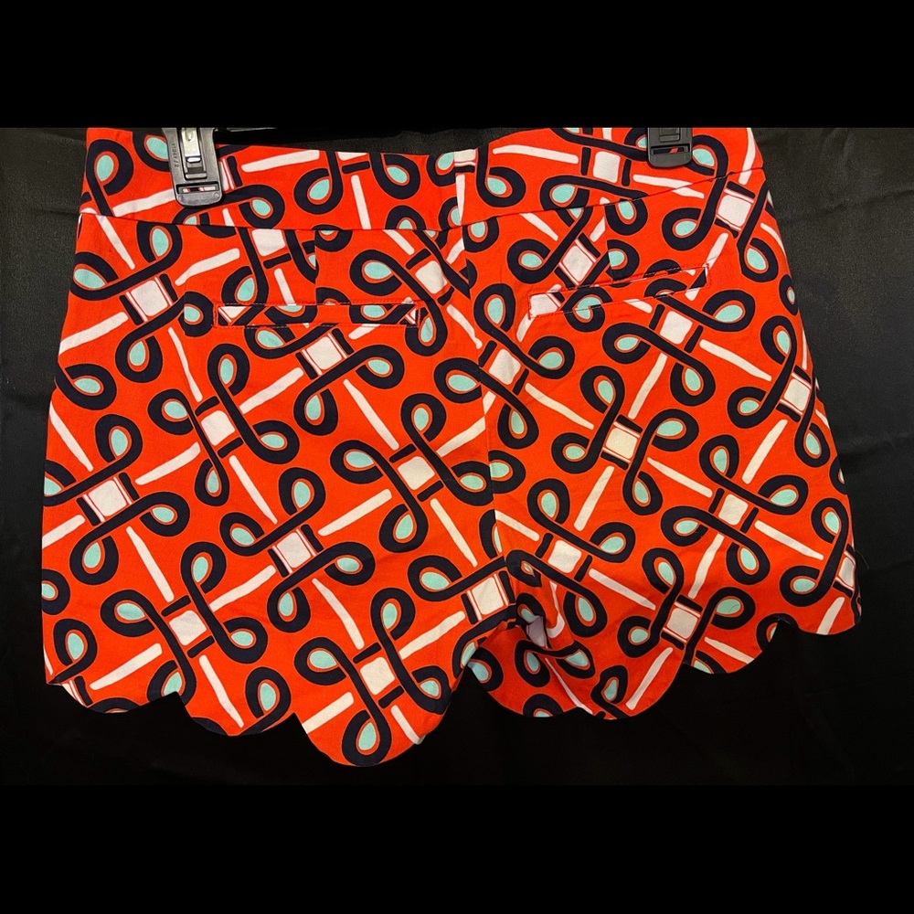 Crown & Ivy Shorts size 2 Scalloped